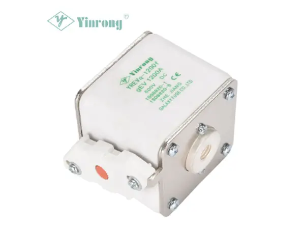 Jaka jest funkcja EV Automotive i EVSE Fuse?